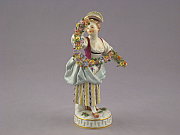 Meissen Figur G�rtnerin mit Blumengewinde