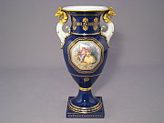 KPM Franz�sische Vase  mit Watteau und Blumen