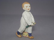 Meissen Figur Hentschelkind mit Stecken und Trommel Meissen Figur Hentschelkind mit Stecken und Trommel