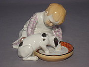 Meissen Figur Hentschelkind mit trinkendem Hund Meissen Figur Hentschelkind mit trinkendem Hund