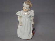 Meissen Figur Hentschel-Kind stehend mit Puppe Meissen Figur Hentschel-Kind stehend mit Puppe