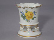 Meissen Vase auf Füßchen Meissen Vase auf Füßchen