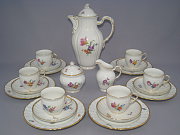 KPM Kaffeeservice Rocaille Dekor Bunte Blumen, Streublumen und Insekten KPM Kaffeeservice Rocaille Dekor Bunte Blumen, Streublumen und Insekten
